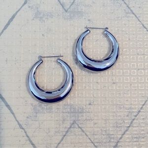 NWOT Unique Silver 3D Hoops